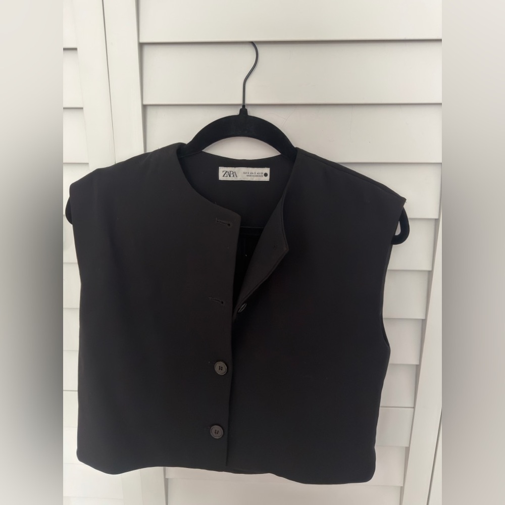 Zara Black Sleeveless Button-Front Vest